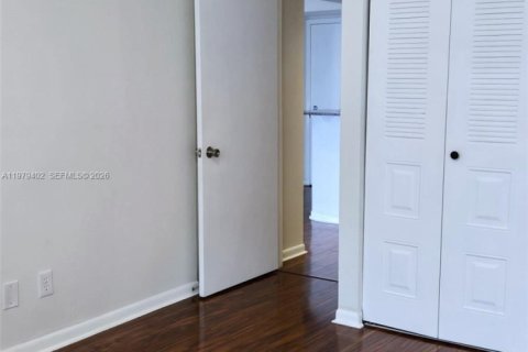 Снять в аренду кондоминиум в Майами, Флорида 1 спальня, 63.36м2, № 2046052 - фото 11