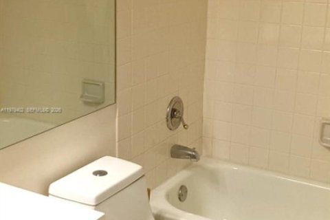 Снять в аренду кондоминиум в Майами, Флорида 1 спальня, 63.36м2, № 2046052 - фото 14