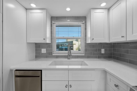 Copropriété à vendre à Saint Petersburg, Floride: 2 chambres, 97.55 m2 № 2102695 - photo 7