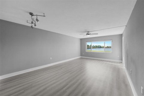 Copropriété à vendre à Saint Petersburg, Floride: 2 chambres, 97.55 m2 № 2102695 - photo 14