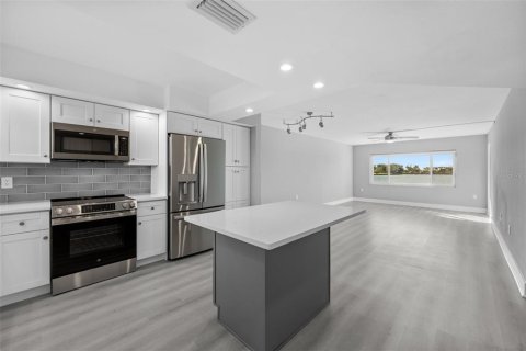Copropriété à vendre à Saint Petersburg, Floride: 2 chambres, 97.55 m2 № 2102695 - photo 8