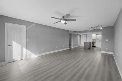 Copropriété à vendre à Saint Petersburg, Floride: 2 chambres, 97.55 m2 № 2102695 - photo 11