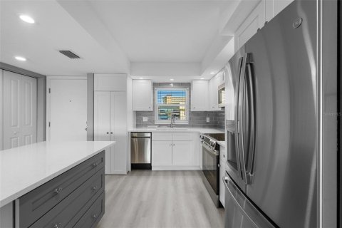 Copropriété à vendre à Saint Petersburg, Floride: 2 chambres, 97.55 m2 № 2102695 - photo 5