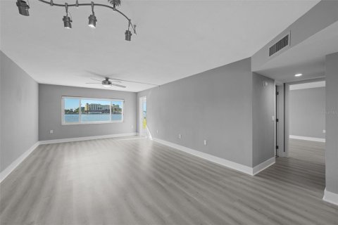 Copropriété à vendre à Saint Petersburg, Floride: 2 chambres, 97.55 m2 № 2102695 - photo 13