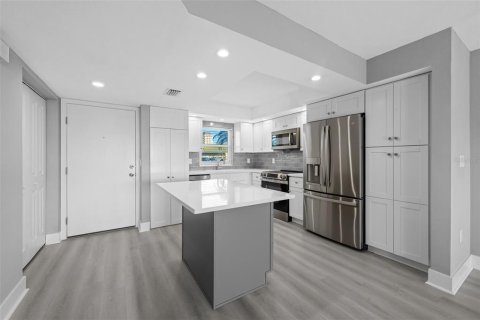 Copropriété à vendre à Saint Petersburg, Floride: 2 chambres, 97.55 m2 № 2102695 - photo 3