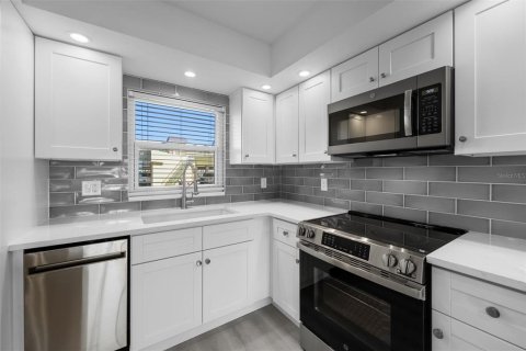 Copropriété à vendre à Saint Petersburg, Floride: 2 chambres, 97.55 m2 № 2102695 - photo 4