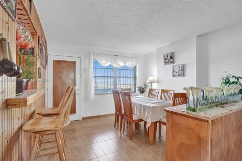 Copropriété à vendre à Miami Beach, Floride: 1 chambre, 74.79 m2 № 2012173 - photo 9