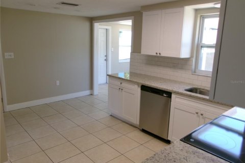 Villa ou maison à vendre à Holiday, Floride: 2 chambres, 84.73 m2 № 2148684 - photo 5