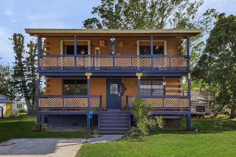 House in Fort Myers, Florida 2 bedrooms, 154.59 sq.m. № 1932078 - photo 1