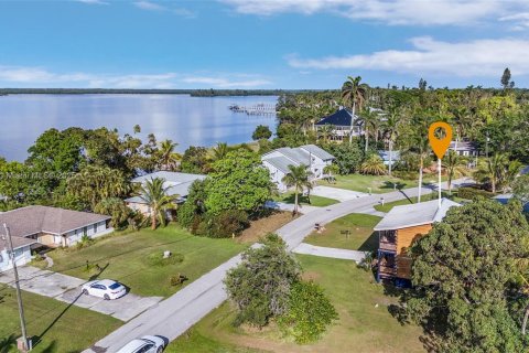Casa en venta en Fort Myers, Florida, 2 dormitorios, 154.59 m2 № 1932078 - foto 4