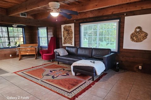 House in Fort Myers, Florida 2 bedrooms, 154.59 sq.m. № 1932078 - photo 9