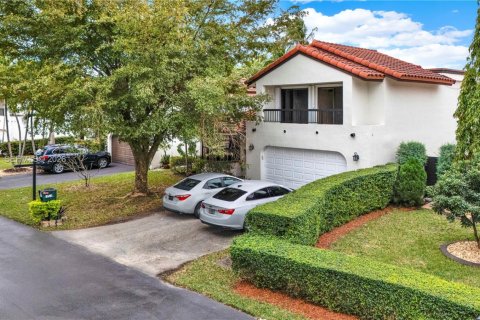 Villa ou maison à Miami, Floride 4 chambres, 242.75 m2 № 2040893