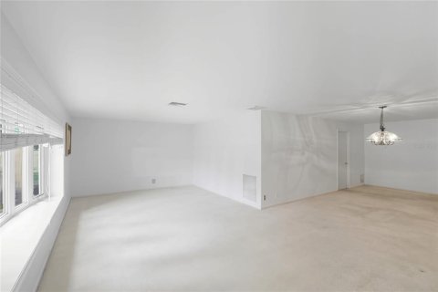 House in Arcadia, Florida 4 bedrooms, 379.88 sq.m. № 1900352 - photo 3