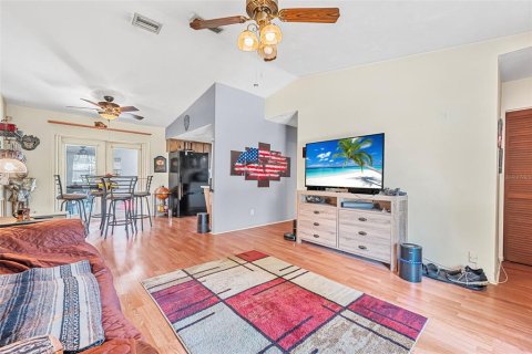 House in Edgewater, Florida 2 bedrooms, 116.31 sq.m. № 1719032 - photo 6