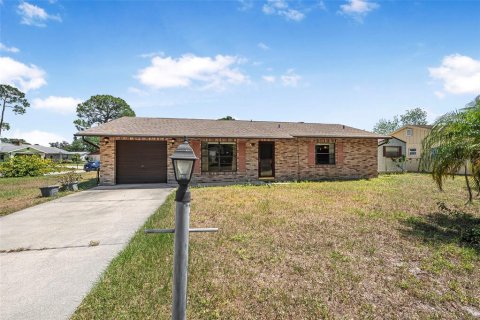 House in Edgewater, Florida 2 bedrooms, 116.31 sq.m. № 1719032 - photo 1