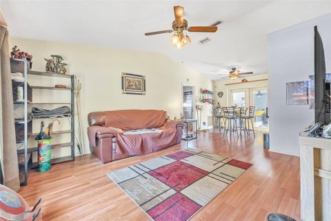 House in Edgewater, Florida 2 bedrooms, 116.31 sq.m. № 1719032 - photo 5