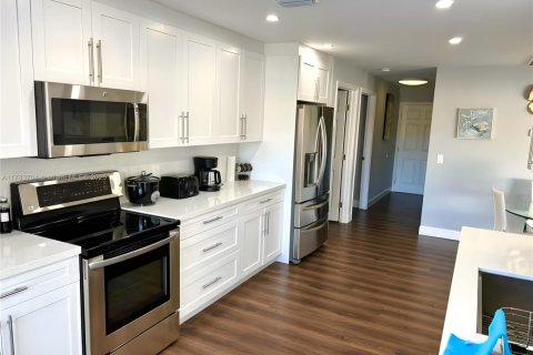 House in Fort Myers, Florida 3 bedrooms, 147.06 sq.m. № 1706705 - photo 18