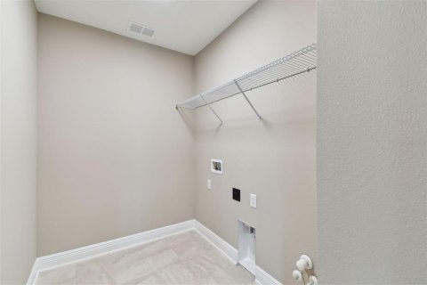 Casa en venta en Zephyrhills, Florida, 4 dormitorios, 263.38 m2 № 1559934 - foto 9
