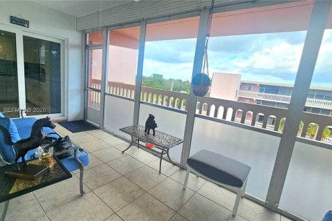 Copropriété à louer à Hallandale Beach, Floride: 2 chambres, 102.19 m2 № 2050179 - photo 17