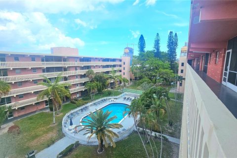 Condo à Hallandale Beach, Floride, 2 chambres  № 2050179