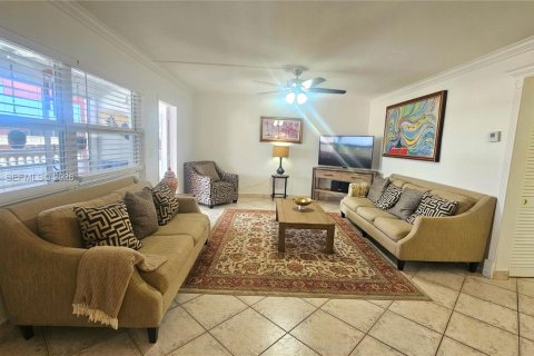 Copropriété à louer à Hallandale Beach, Floride: 2 chambres, 102.19 m2 № 2050179 - photo 7