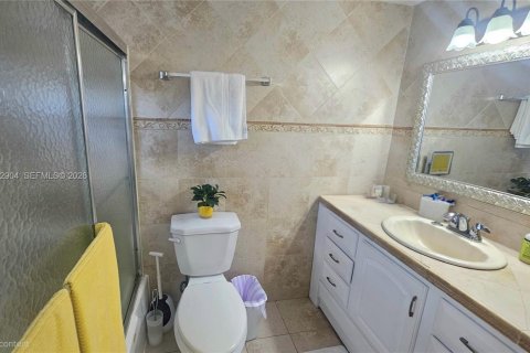 Copropriété à louer à Hallandale Beach, Floride: 2 chambres, 102.19 m2 № 2050179 - photo 15