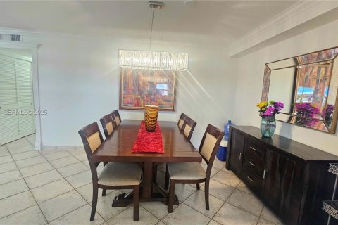 Copropriété à louer à Hallandale Beach, Floride: 2 chambres, 102.19 m2 № 2050179 - photo 5