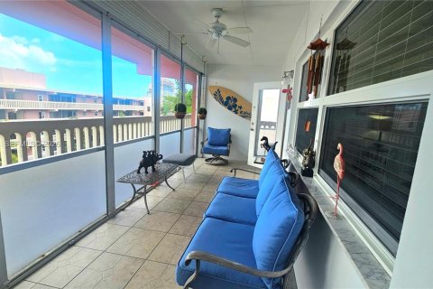 Copropriété à louer à Hallandale Beach, Floride: 2 chambres, 102.19 m2 № 2050179 - photo 2