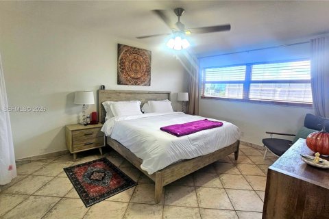 Copropriété à louer à Hallandale Beach, Floride: 2 chambres, 102.19 m2 № 2050179 - photo 9