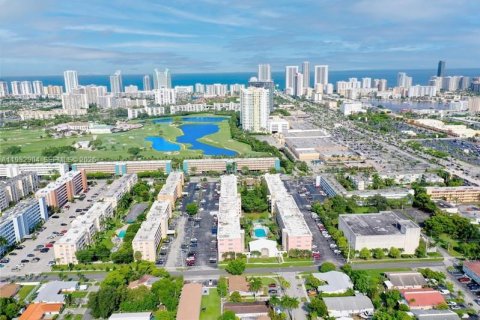 Copropriété à louer à Hallandale Beach, Floride: 2 chambres, 102.19 m2 № 2050179 - photo 18
