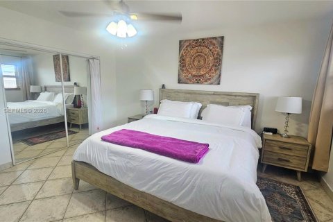 Copropriété à louer à Hallandale Beach, Floride: 2 chambres, 102.19 m2 № 2050179 - photo 11