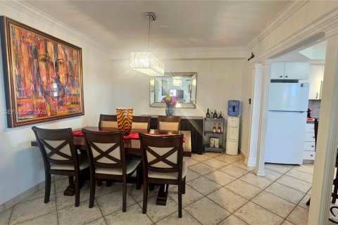 Copropriété à louer à Hallandale Beach, Floride: 2 chambres, 102.19 m2 № 2050179 - photo 6