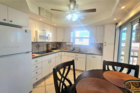 Copropriété à louer à Hallandale Beach, Floride: 2 chambres, 102.19 m2 № 2050179 - photo 3