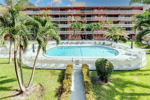 Copropriété à louer à Hallandale Beach, Floride: 2 chambres, 102.19 m2 № 2050179 - photo 19