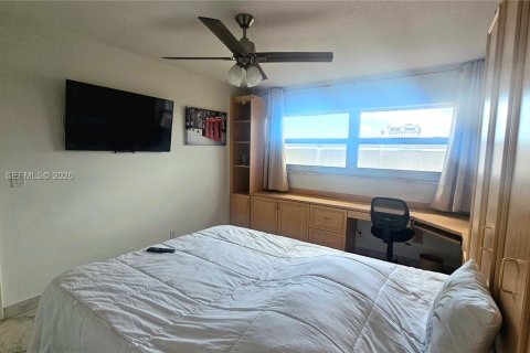 Copropriété à louer à Hallandale Beach, Floride: 2 chambres, 102.19 m2 № 2050179 - photo 14