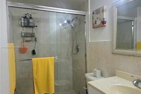 Copropriété à louer à Hallandale Beach, Floride: 2 chambres, 102.19 m2 № 2050179 - photo 12