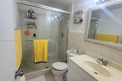 Copropriété à louer à Hallandale Beach, Floride: 2 chambres, 102.19 m2 № 2050179 - photo 10