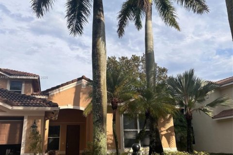 House in Weston, Florida 6 bedrooms, 279.82 sq.m. № 1887225 - photo 1