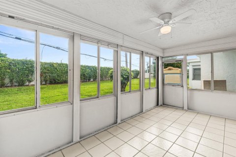 Condo in Delray Beach, Florida, 2 bedrooms  № 2251760 - photo 25