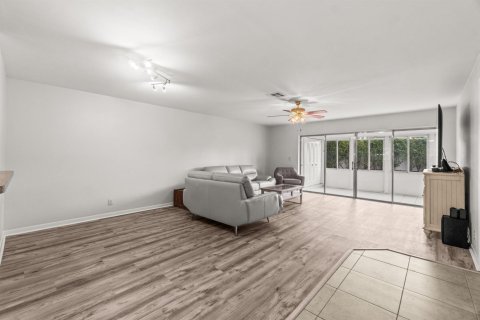 Condo in Delray Beach, Florida, 2 bedrooms  № 2251760 - photo 8