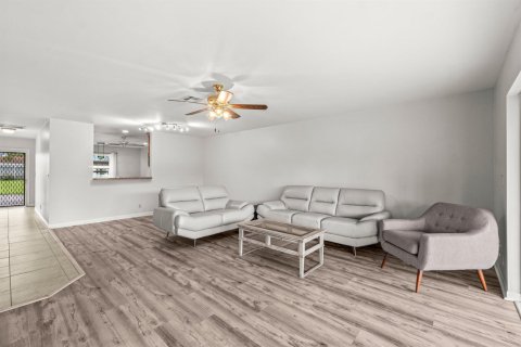 Condo in Delray Beach, Florida, 2 bedrooms  № 2251760 - photo 10