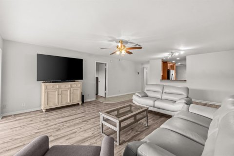 Condo in Delray Beach, Florida, 2 bedrooms  № 2251760 - photo 11
