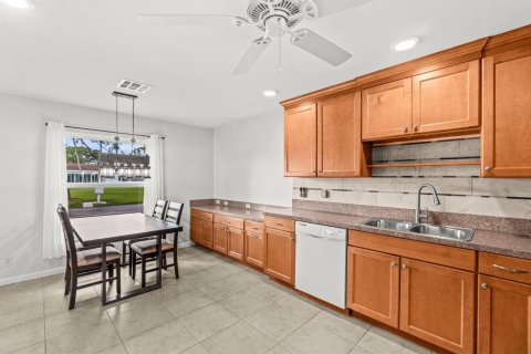 Condo in Delray Beach, Florida, 2 bedrooms  № 2251760 - photo 5