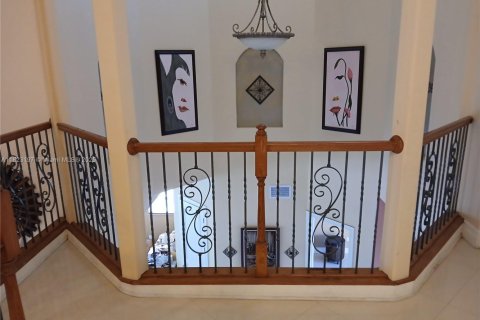 Villa ou maison à vendre à Miami, Floride: 4 chambres, 375.6 m2 № 1788523 - photo 18
