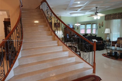 Villa ou maison à vendre à Miami, Floride: 4 chambres, 375.6 m2 № 1788523 - photo 15