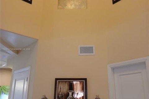 Villa ou maison à vendre à Miami, Floride: 4 chambres, 375.6 m2 № 1788523 - photo 7
