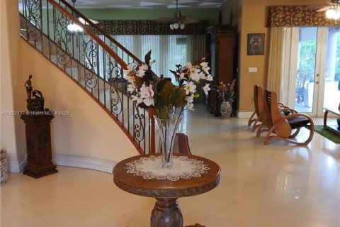 Villa ou maison à vendre à Miami, Floride: 4 chambres, 375.6 m2 № 1788523 - photo 4