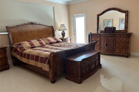 Villa ou maison à vendre à Miami, Floride: 4 chambres, 375.6 m2 № 1788523 - photo 23