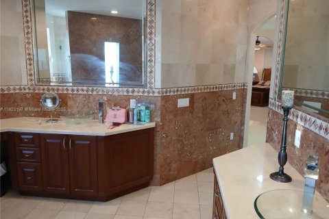 Villa ou maison à vendre à Miami, Floride: 4 chambres, 375.6 m2 № 1788523 - photo 27