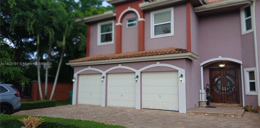 Villa ou maison à Miami, Floride 4 chambres, 375.6 m2 № 1788523